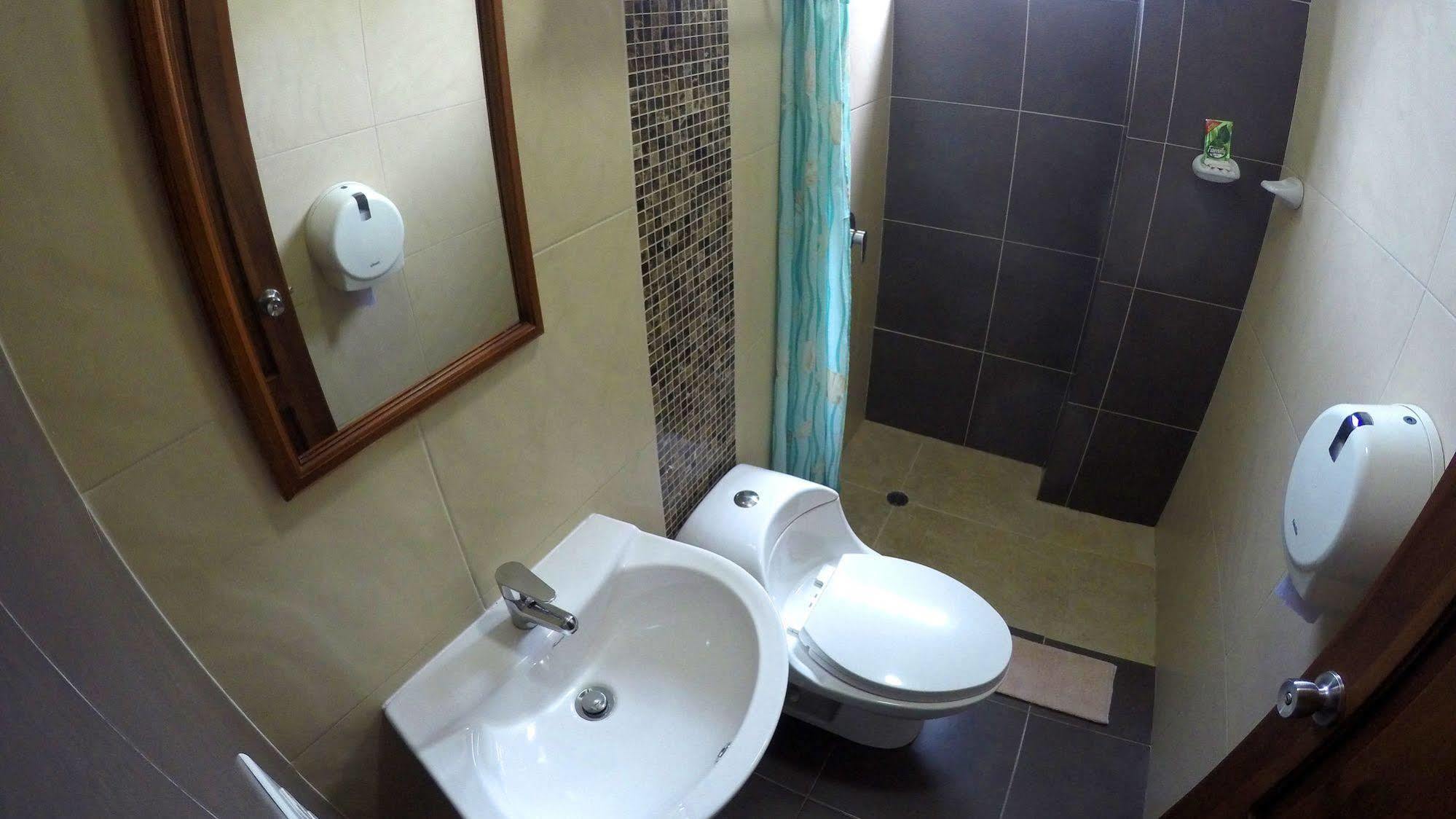 Dc Suites Aeropuerto Гуаякуил Екстериор снимка