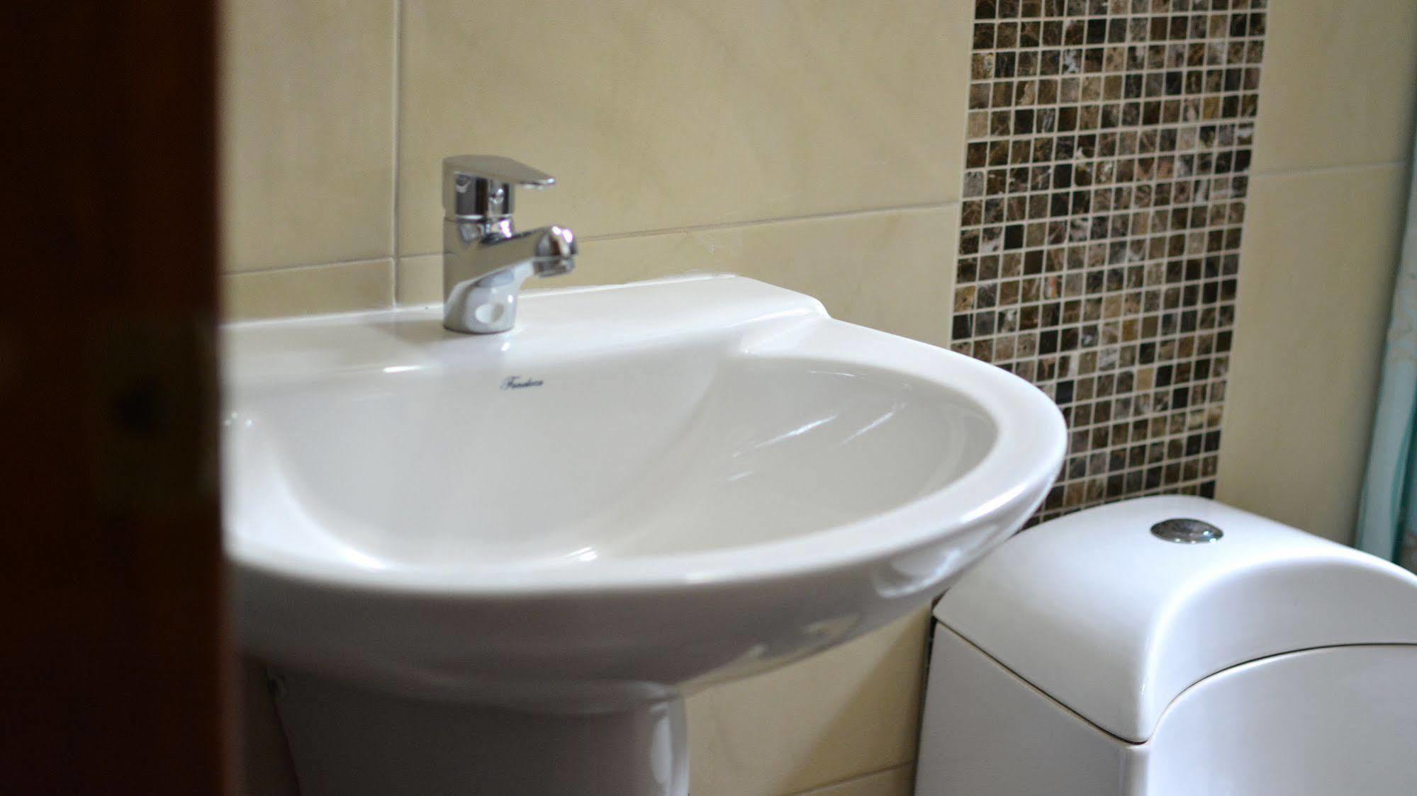 Dc Suites Aeropuerto Гуаякуил Екстериор снимка