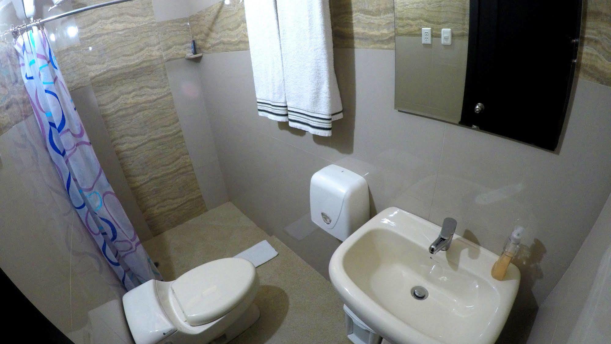 Dc Suites Aeropuerto Гуаякуил Екстериор снимка